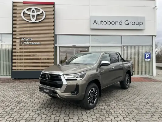 Toyota Hilux 2.8D 6AT Executive 4×4 + tažné + roleta