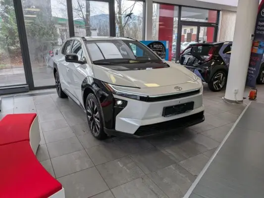 Toyota bZ4X Executive 4x4 Elektromotor (343 koní), akumulátor 73,1 kWh