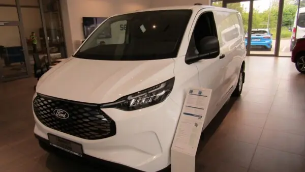 Toyota Ford Transit Custom Trend Van 320 L1