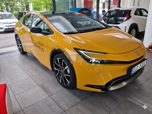 Toyota Prius Executive 2.0 Plug-in Hybrid (223 k) se střechou se solárními panely