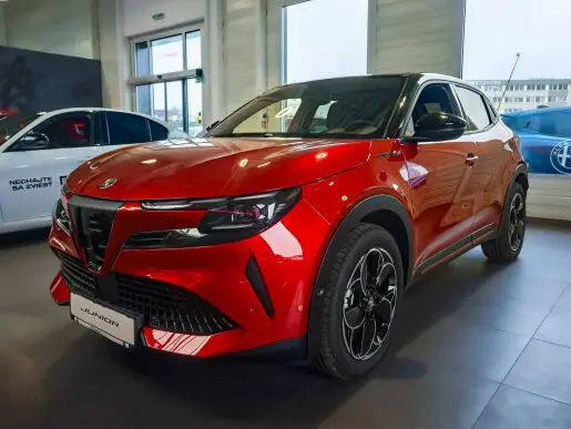 Alfa Romeo Junior JUNIOR 54 kWh 156k SPECIALE