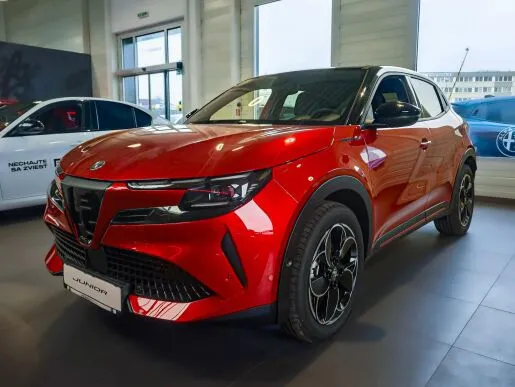 Alfa Romeo Junior JUNIOR 54 kWh 156k SPECIALE