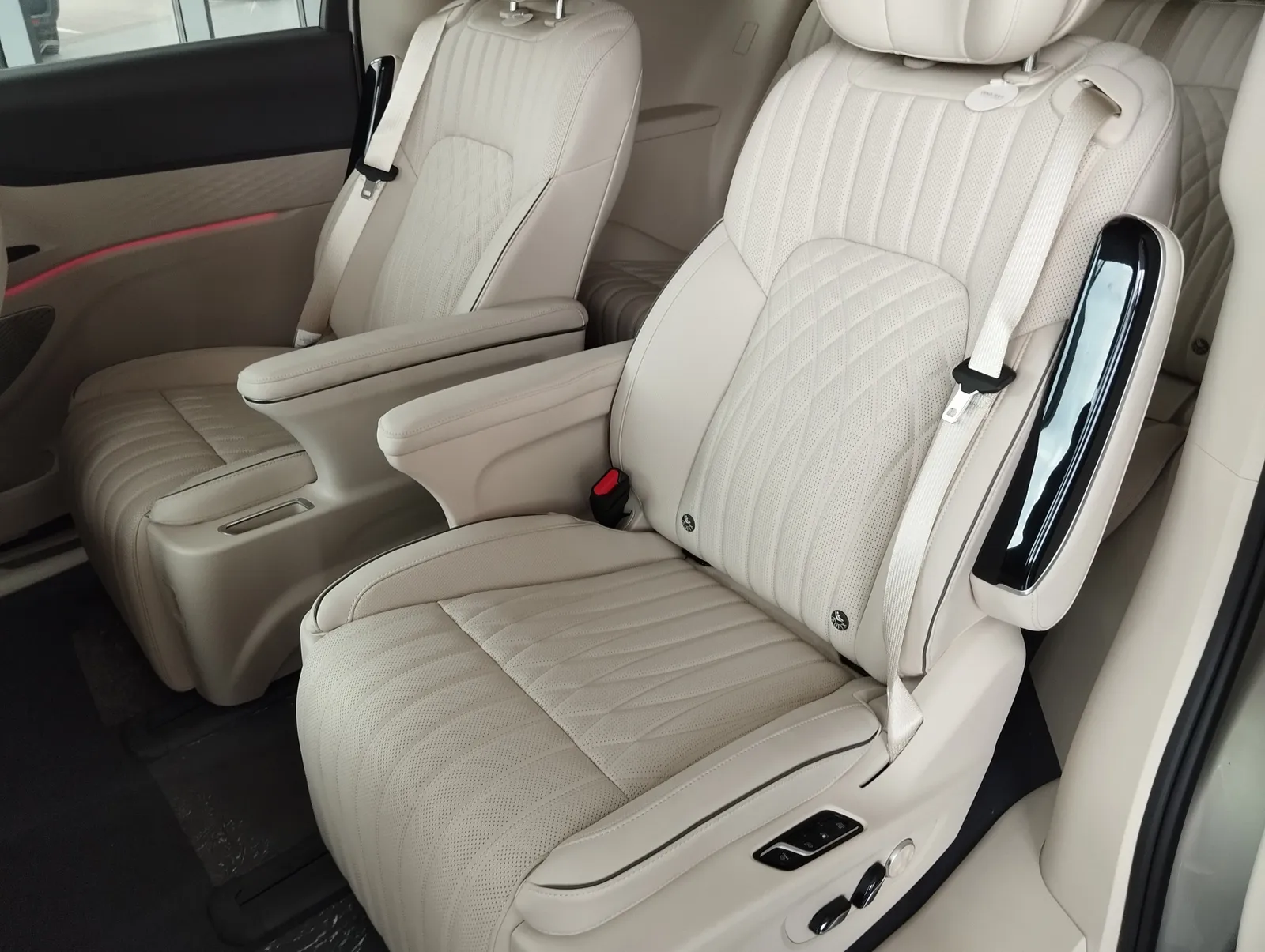 Voyah Dream PHEV N5 – 5/6