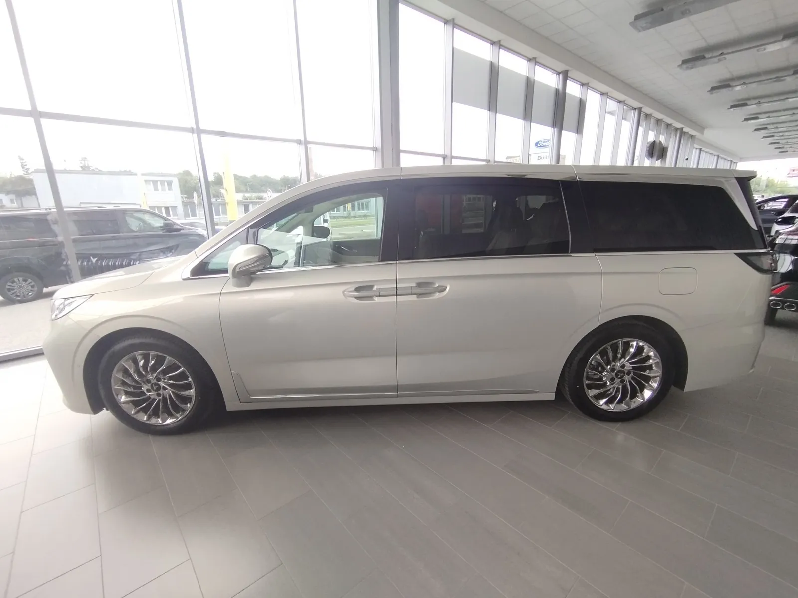Voyah Dream PHEV N5 – 1/6