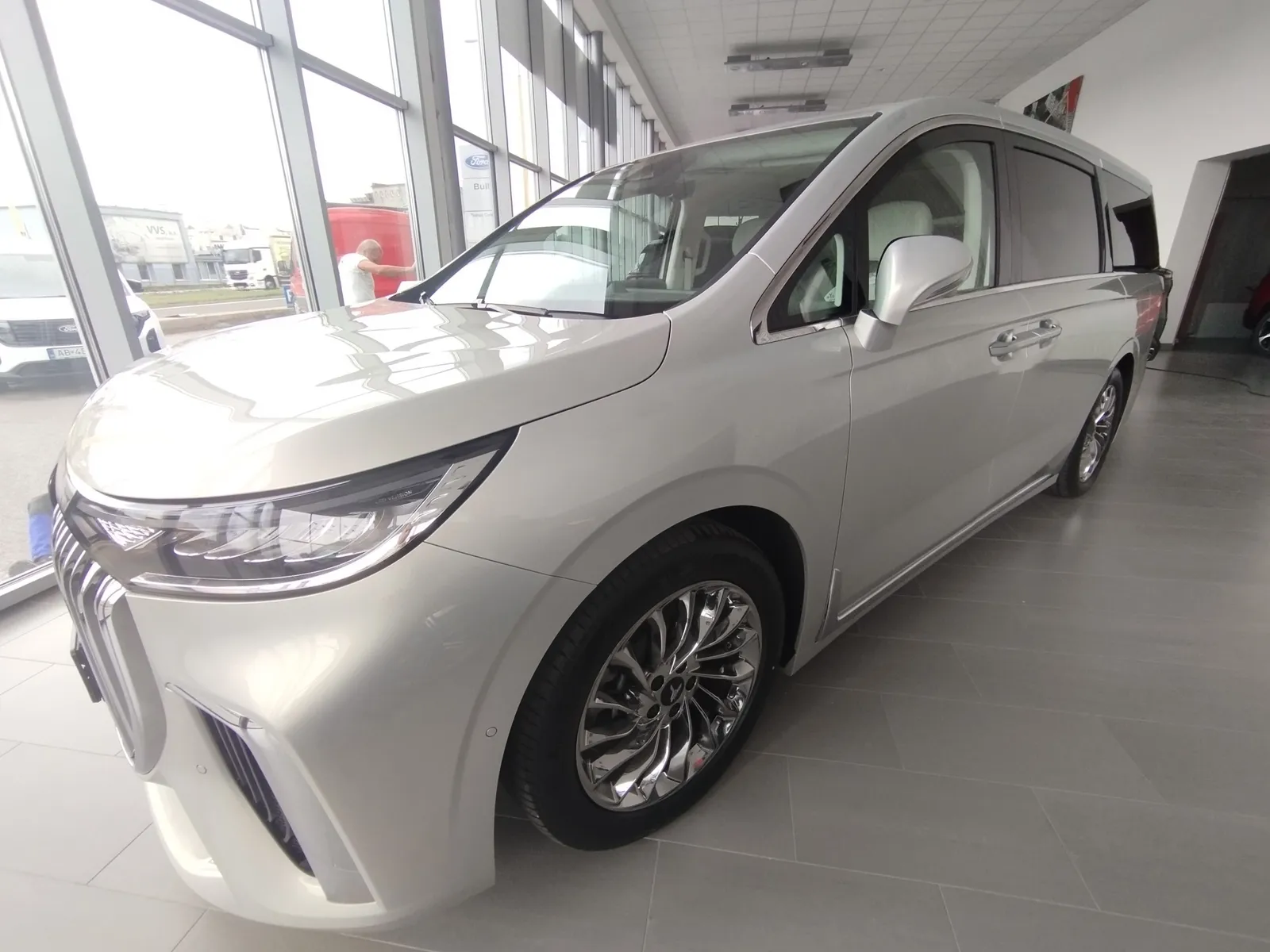 Voyah Dream PHEV N5 – 2/6